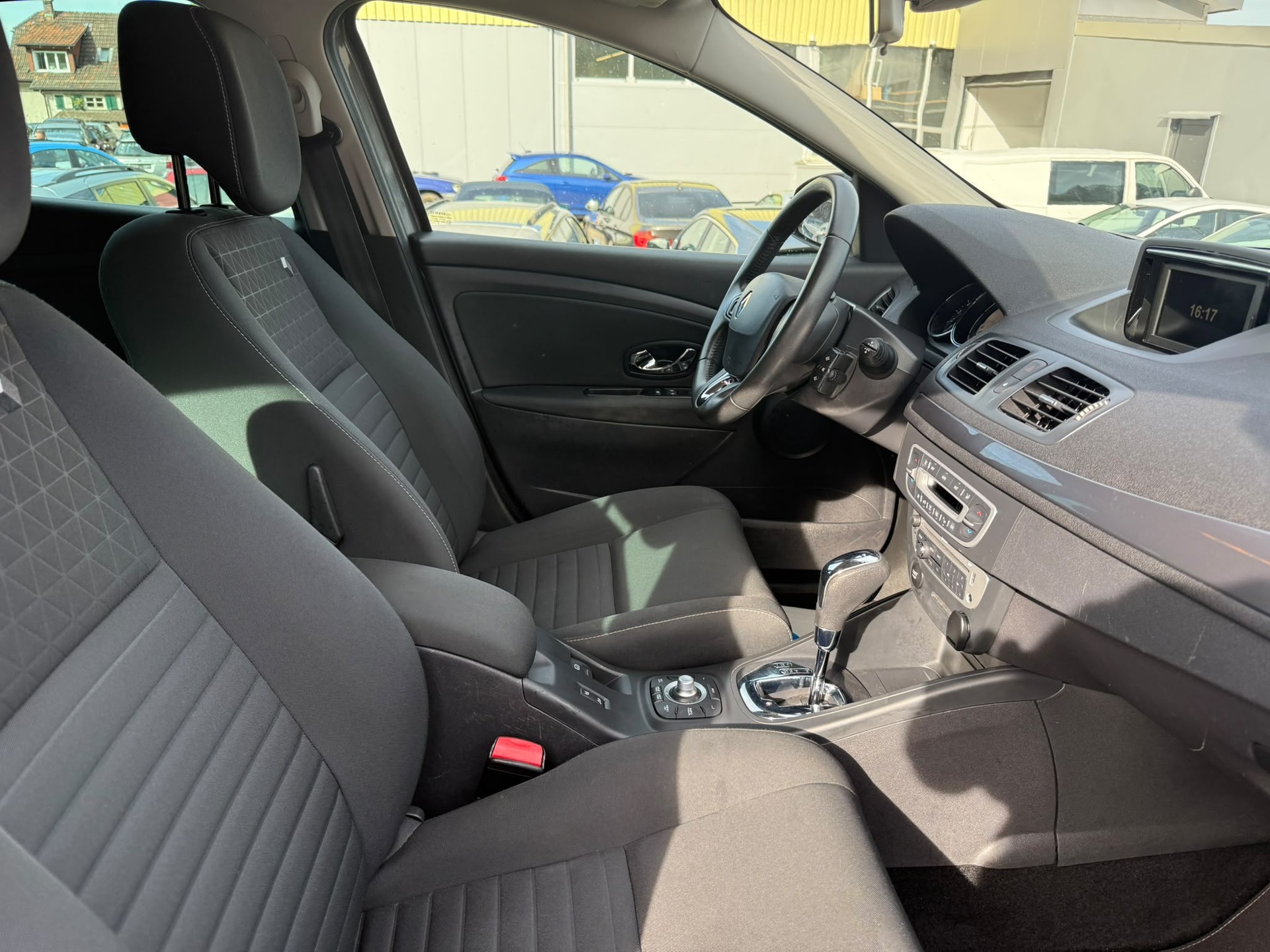 RENAULT Mégane 1.2 16V Turbo Limited EDC-image-9