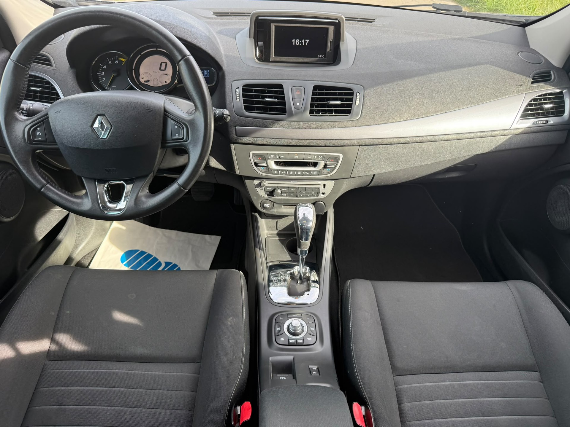 RENAULT Mégane 1.2 16V Turbo Limited EDC-image-15