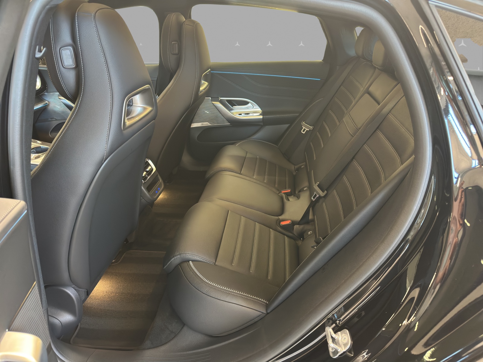 MERCEDES-BENZ C 400 94 kWh 4Matic-image-13