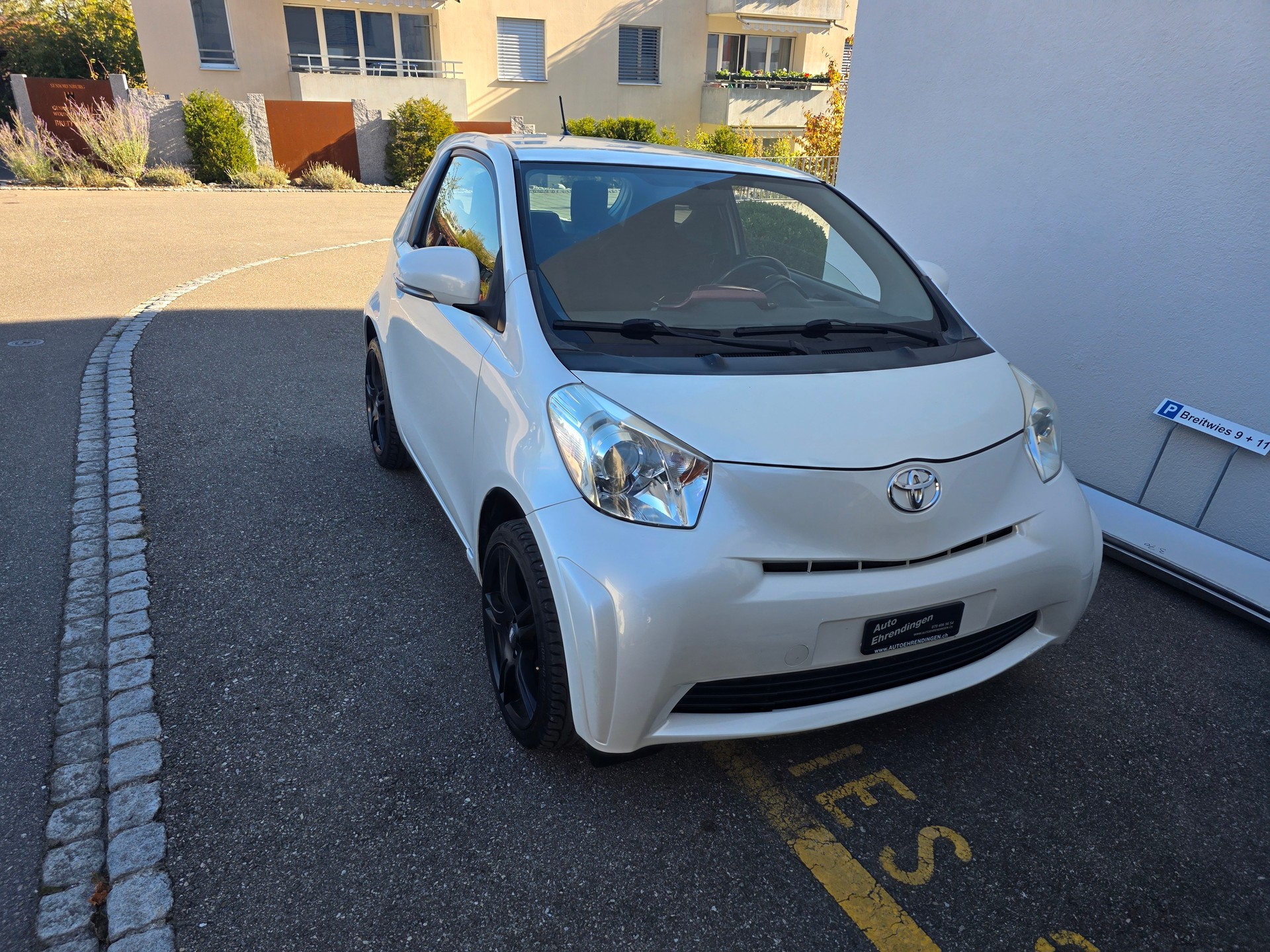 TOYOTA iQ 1.0 VVT-i Linea Luna-image-2