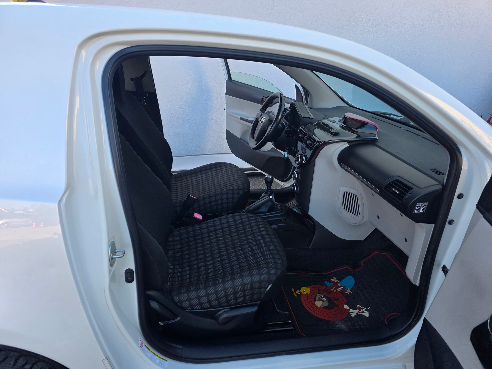 TOYOTA iQ 1.0 VVT-i Linea Luna-image-9