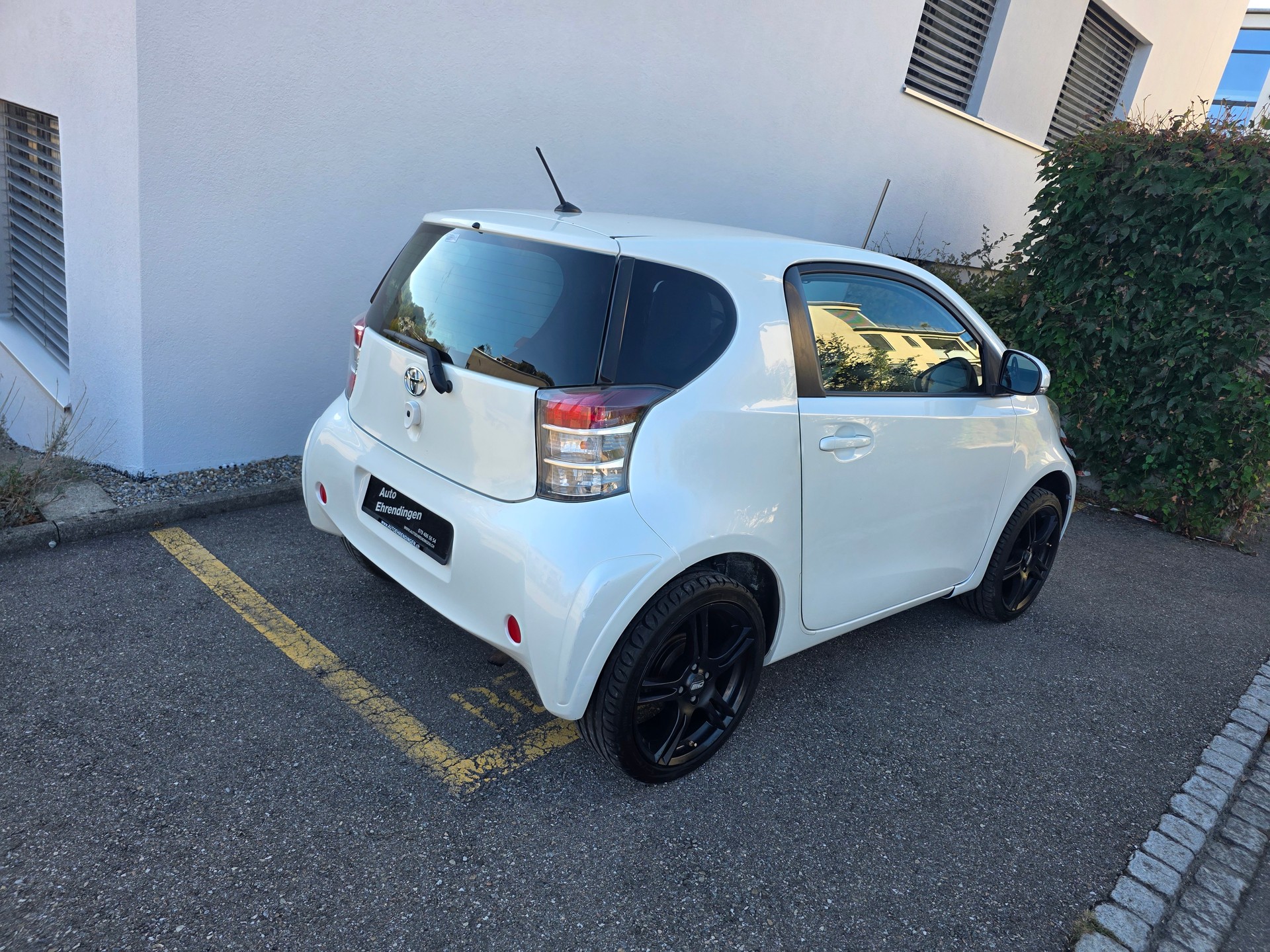 TOYOTA iQ 1.0 VVT-i Linea Luna-image-4