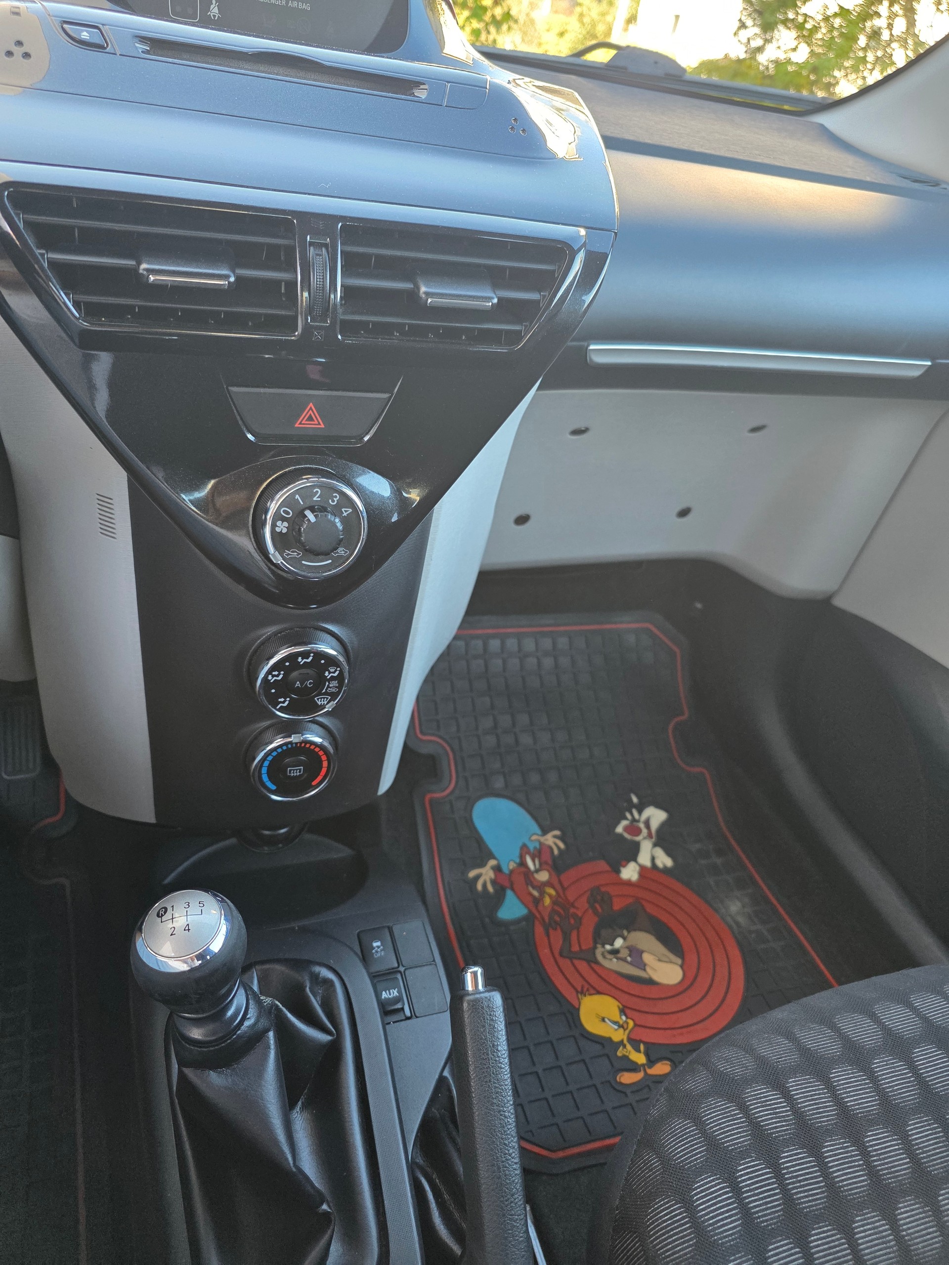 TOYOTA iQ 1.0 VVT-i Linea Luna-image-12