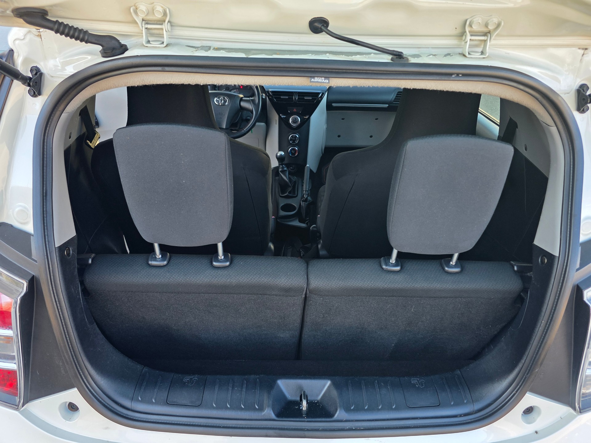 TOYOTA iQ 1.0 VVT-i Linea Luna-image-8