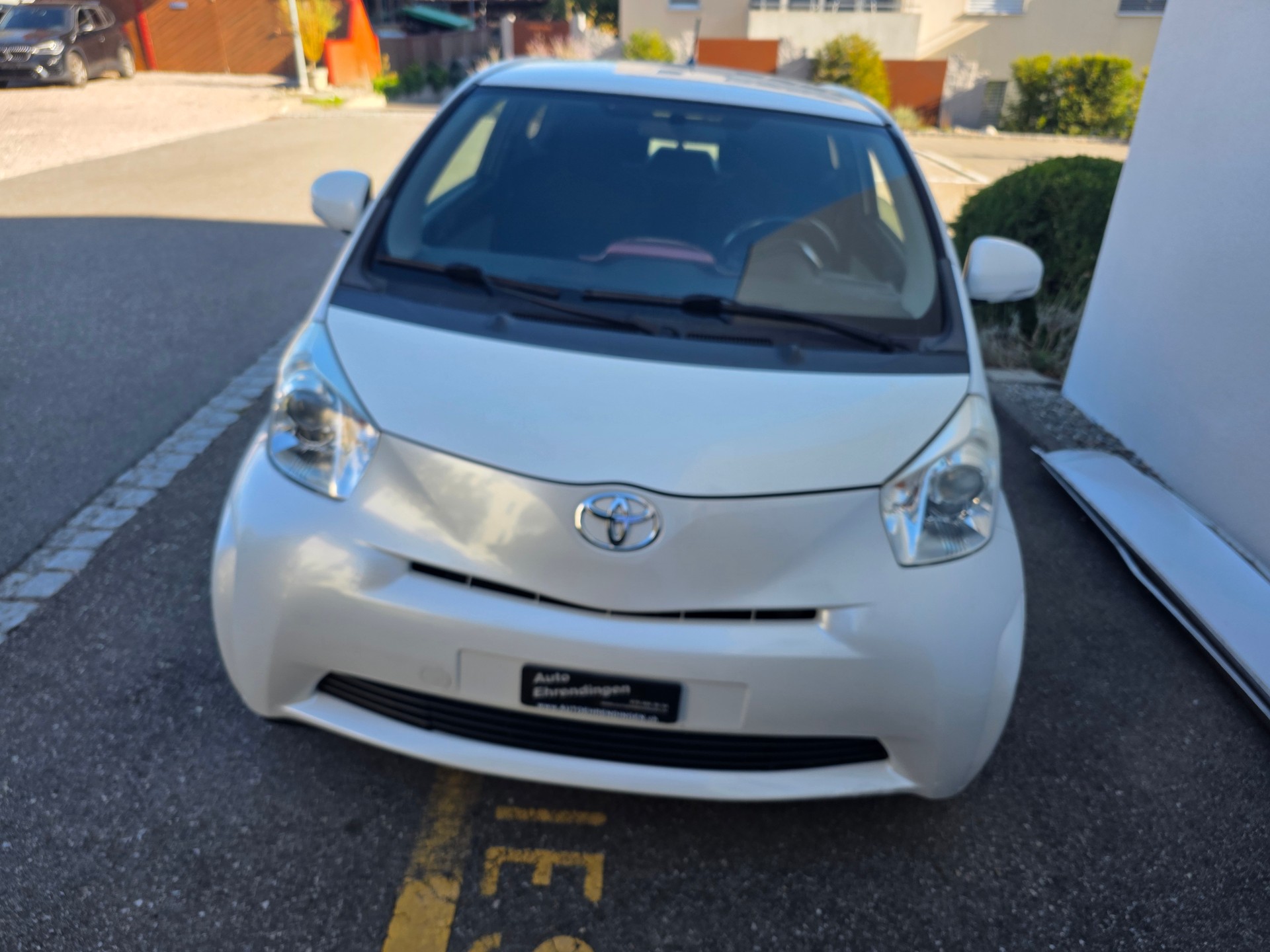 TOYOTA iQ 1.0 VVT-i Linea Luna-image-1