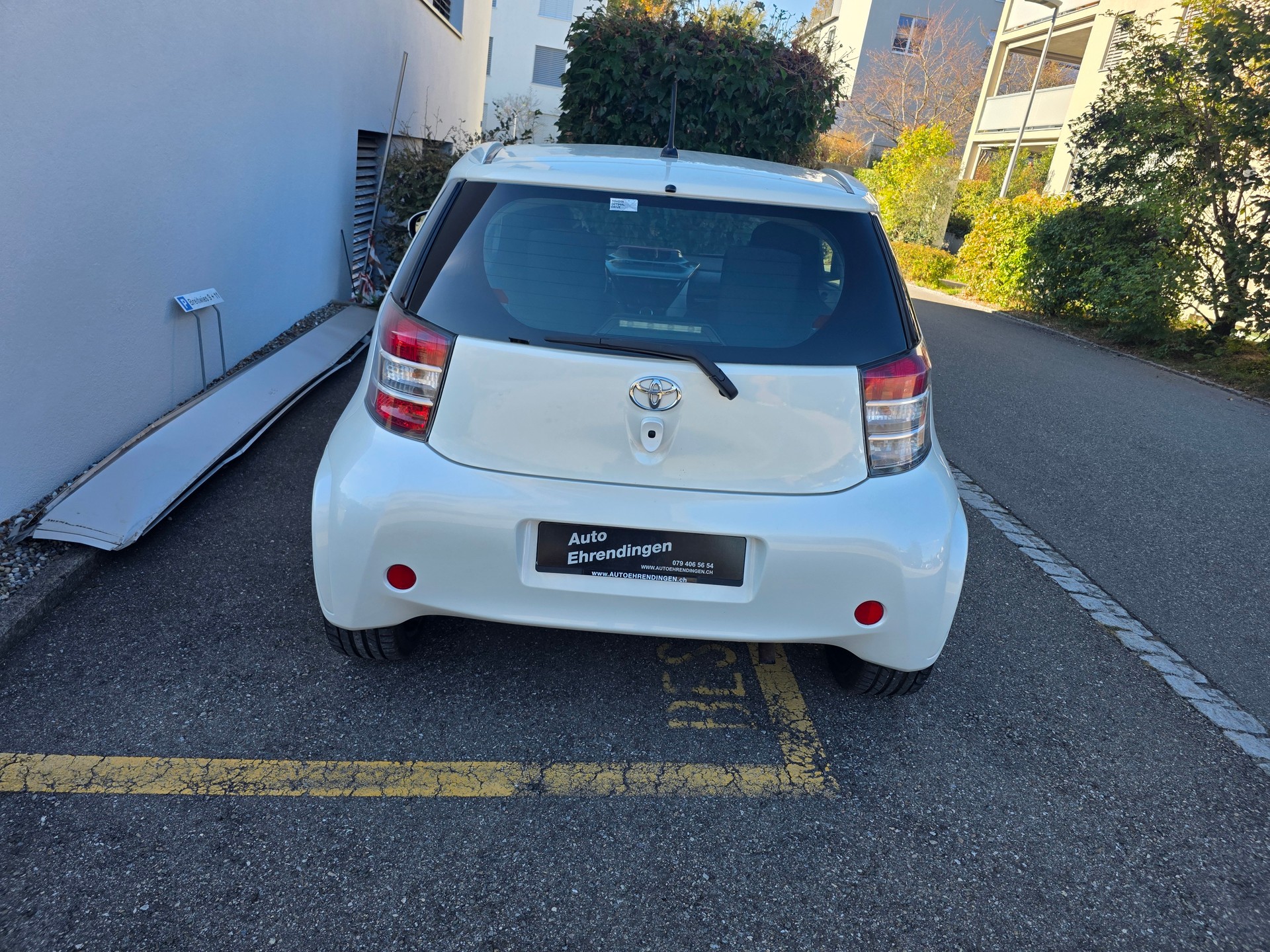 TOYOTA iQ 1.0 VVT-i Linea Luna-image-5