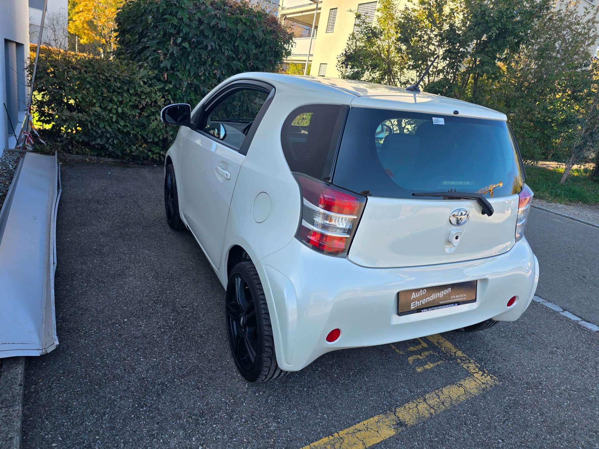 TOYOTA iQ 1.0 VVT-i Linea Luna-image-6