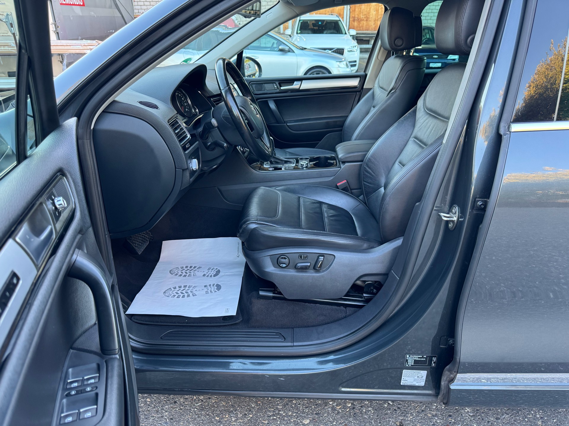 VW Touareg 3.0 TDI BlueMotion Technology Tiptronic-image-13