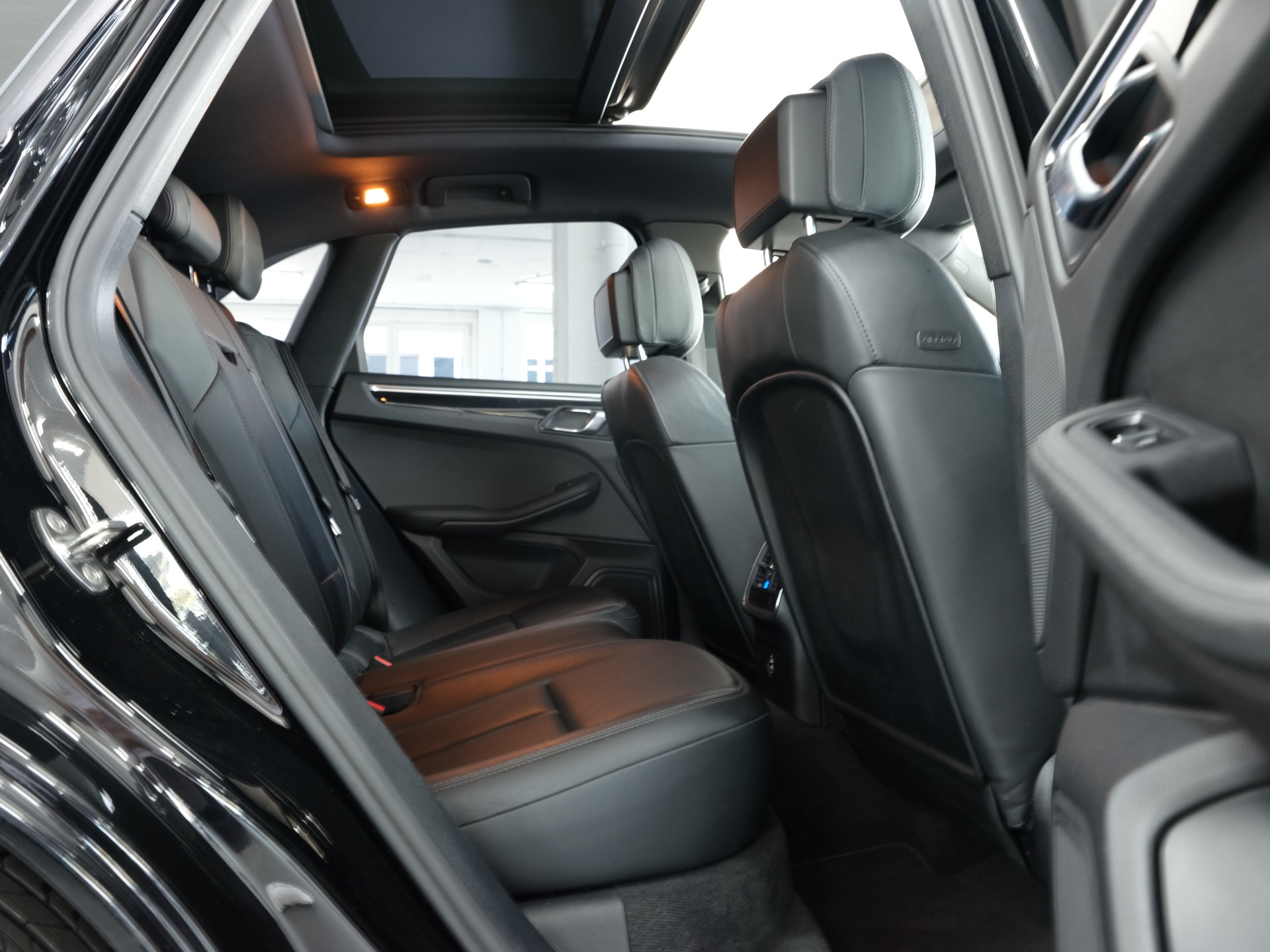 PORSCHE Macan S PDK *Sportabgassanlage* *Bose* *Panorama*-image-16