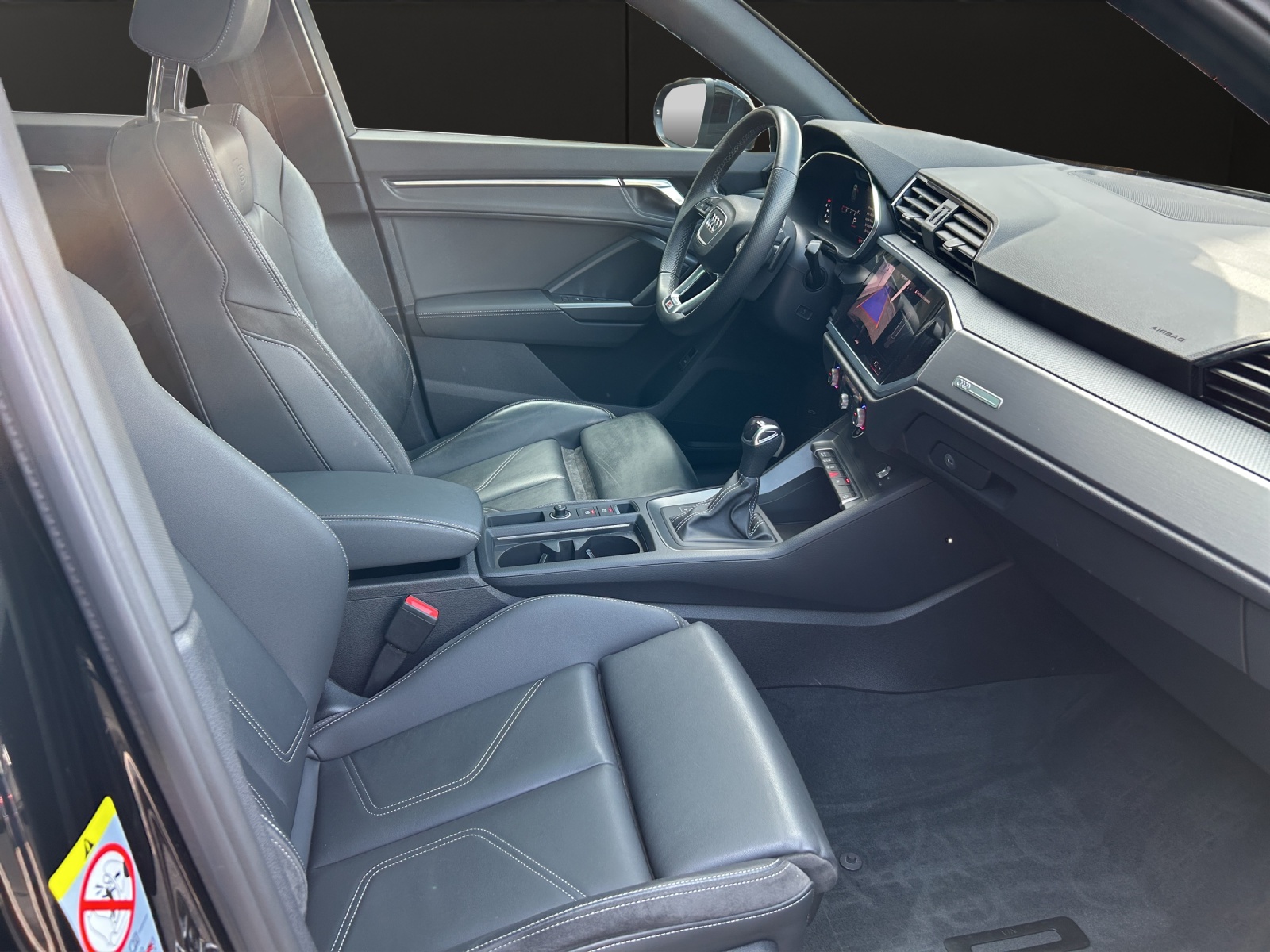 AUDI Q3 35 TFSI S line Attraction S-tronic-image-15
