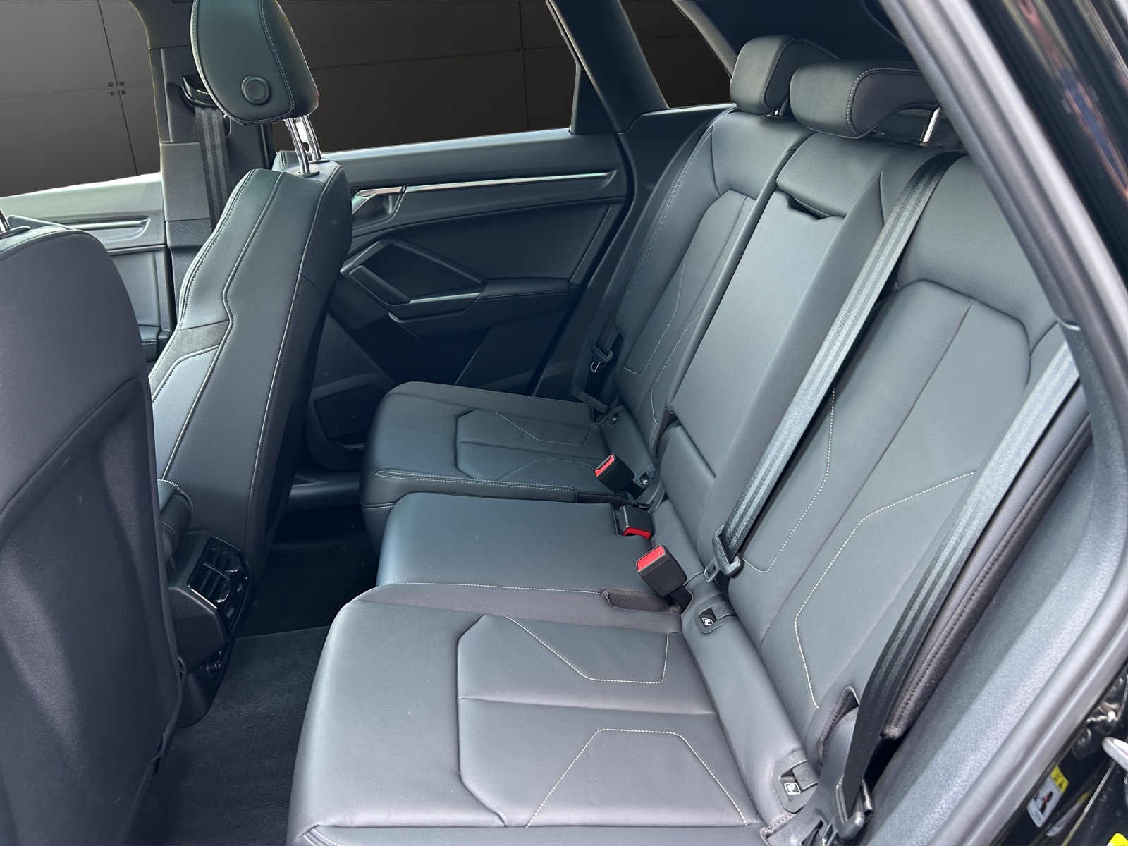 AUDI Q3 35 TFSI S line Attraction S-tronic-image-11
