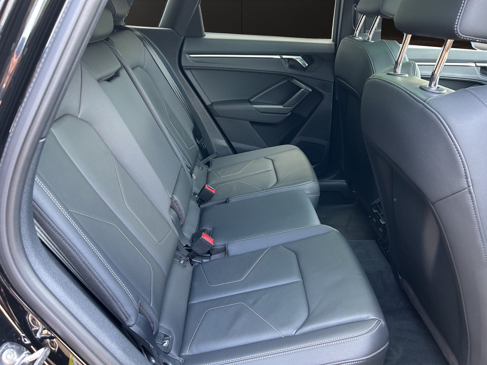 AUDI Q3 35 TFSI S line Attraction S-tronic-image-16