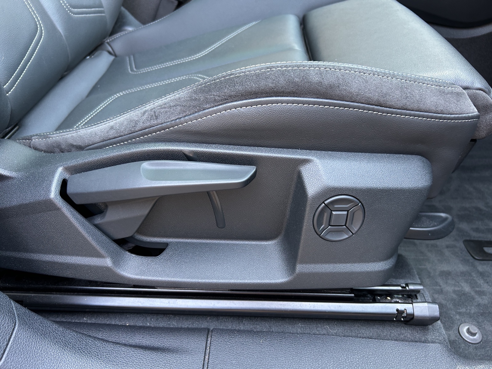 AUDI Q3 35 TFSI S line Attraction S-tronic-image-22