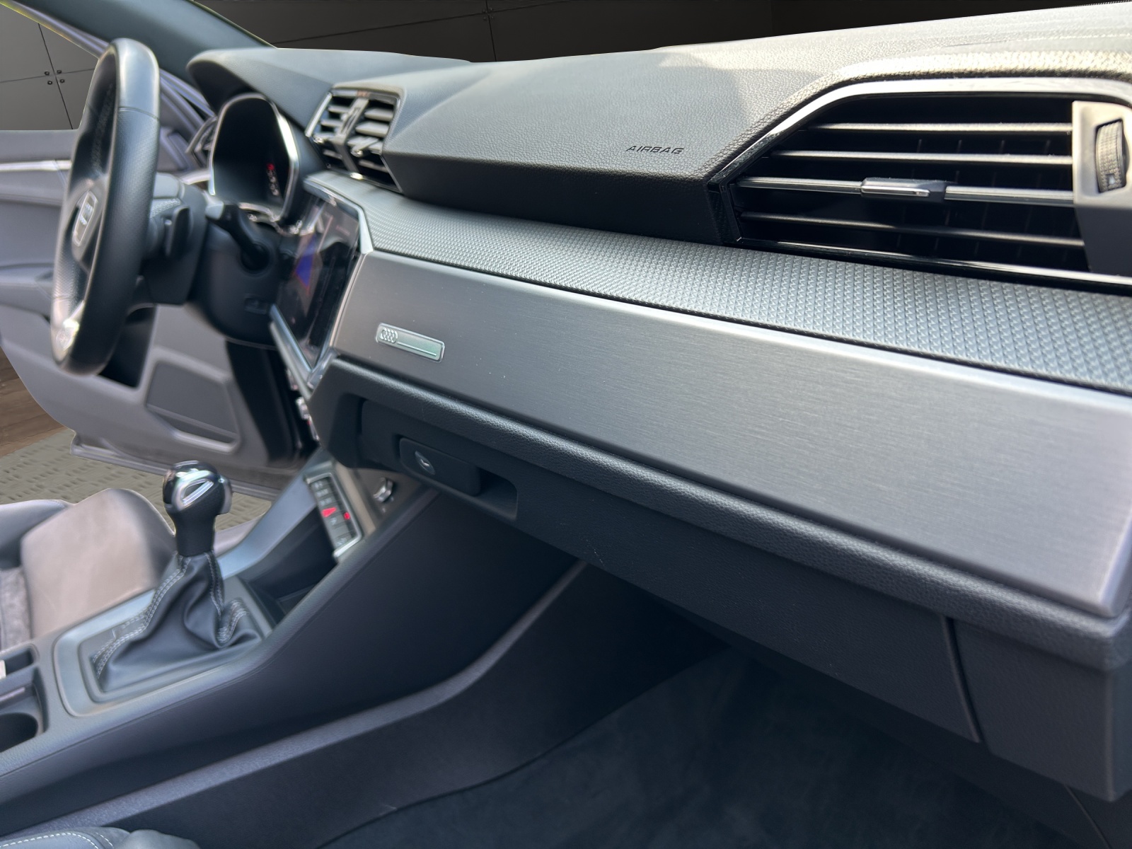 AUDI Q3 35 TFSI S line Attraction S-tronic-image-21