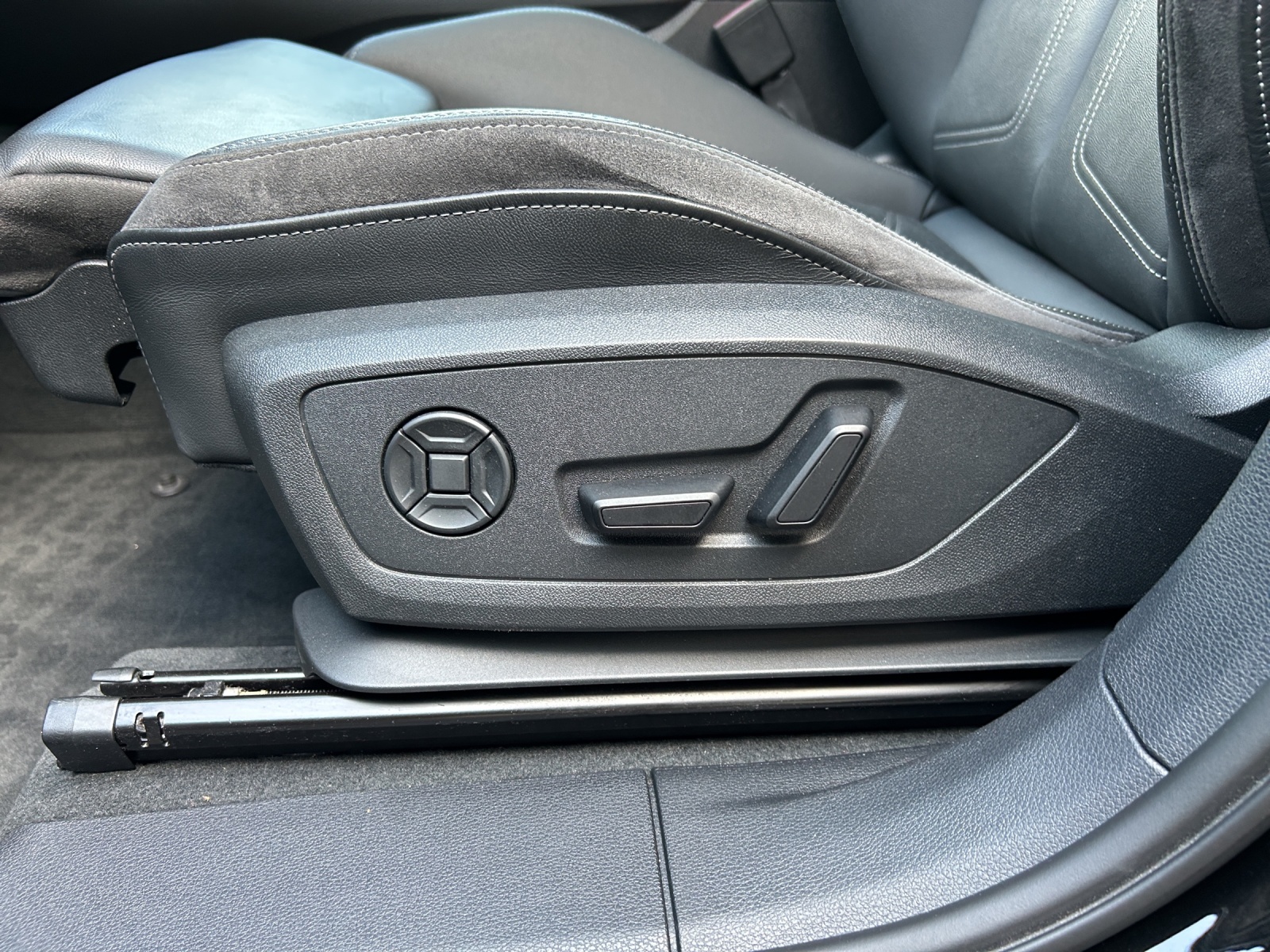 AUDI Q3 35 TFSI S line Attraction S-tronic-image-19