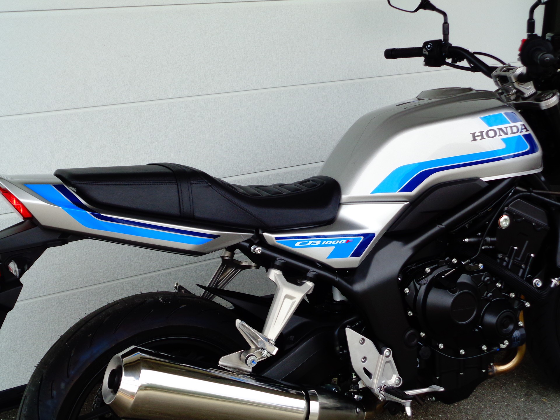 HONDA CB 1000 F A-showroom-element-3