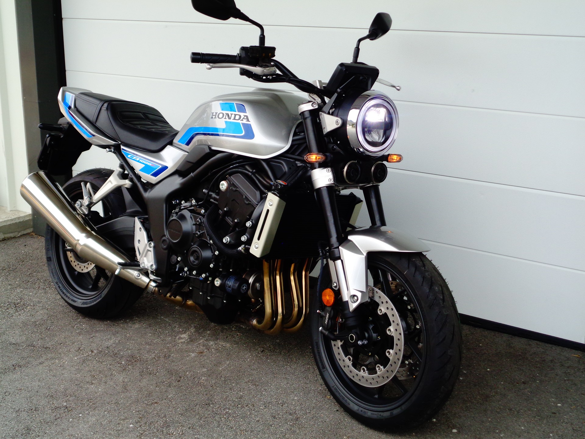 HONDA CB 1000 F A-showroom-element-1
