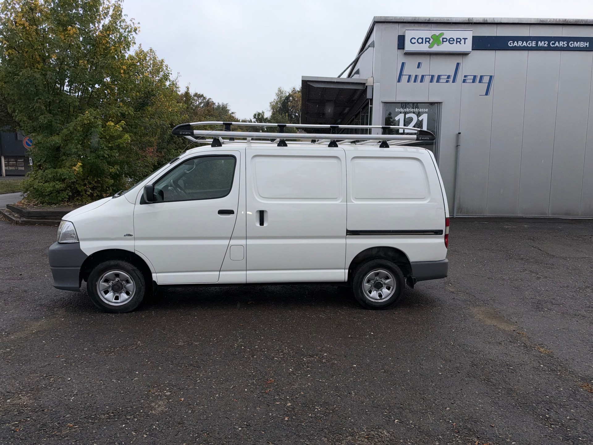 TOYOTA Hiace D-4D Kombi 4WD SWB-image-4