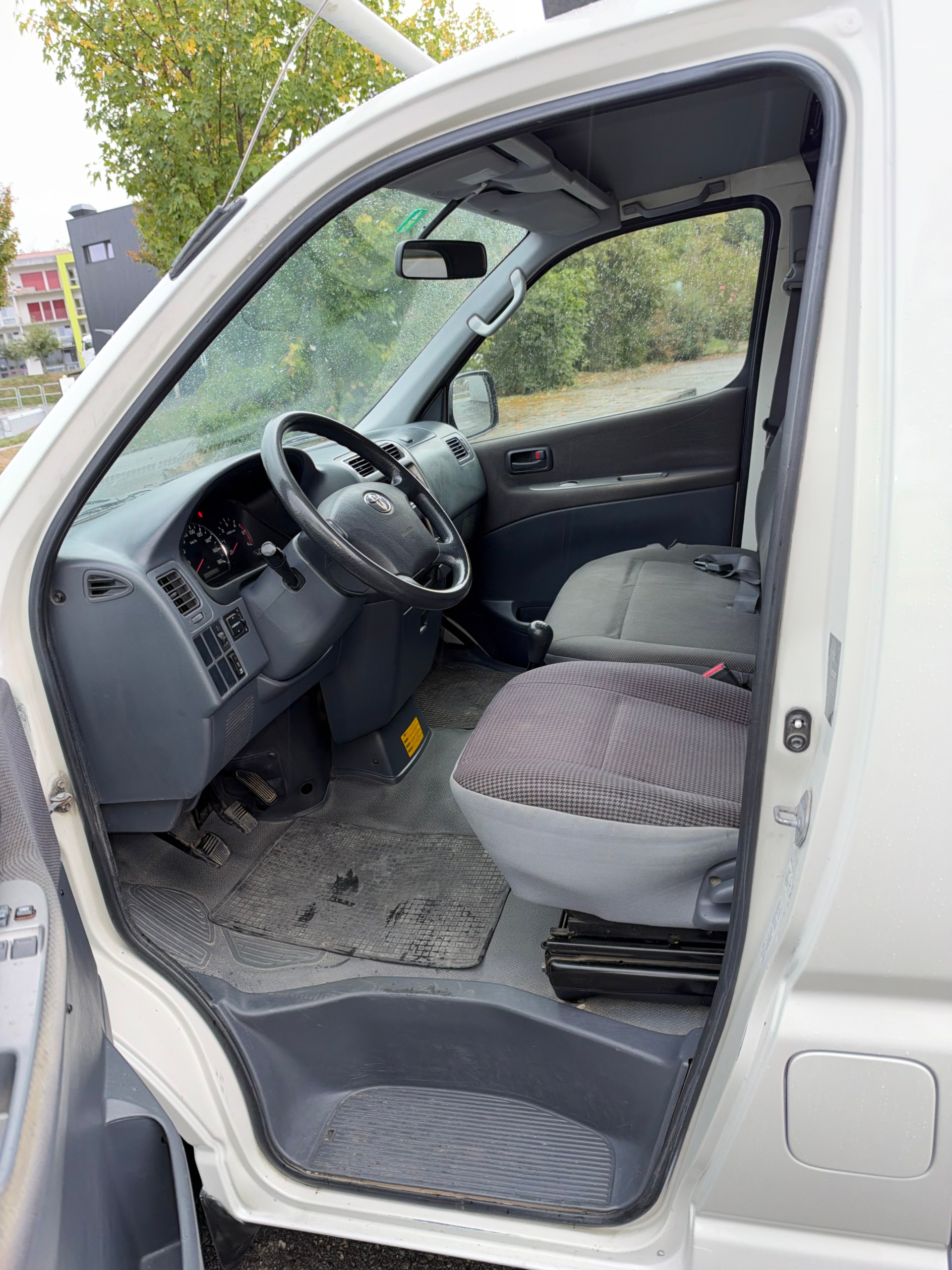 TOYOTA Hiace D-4D Kombi 4WD SWB-image-7