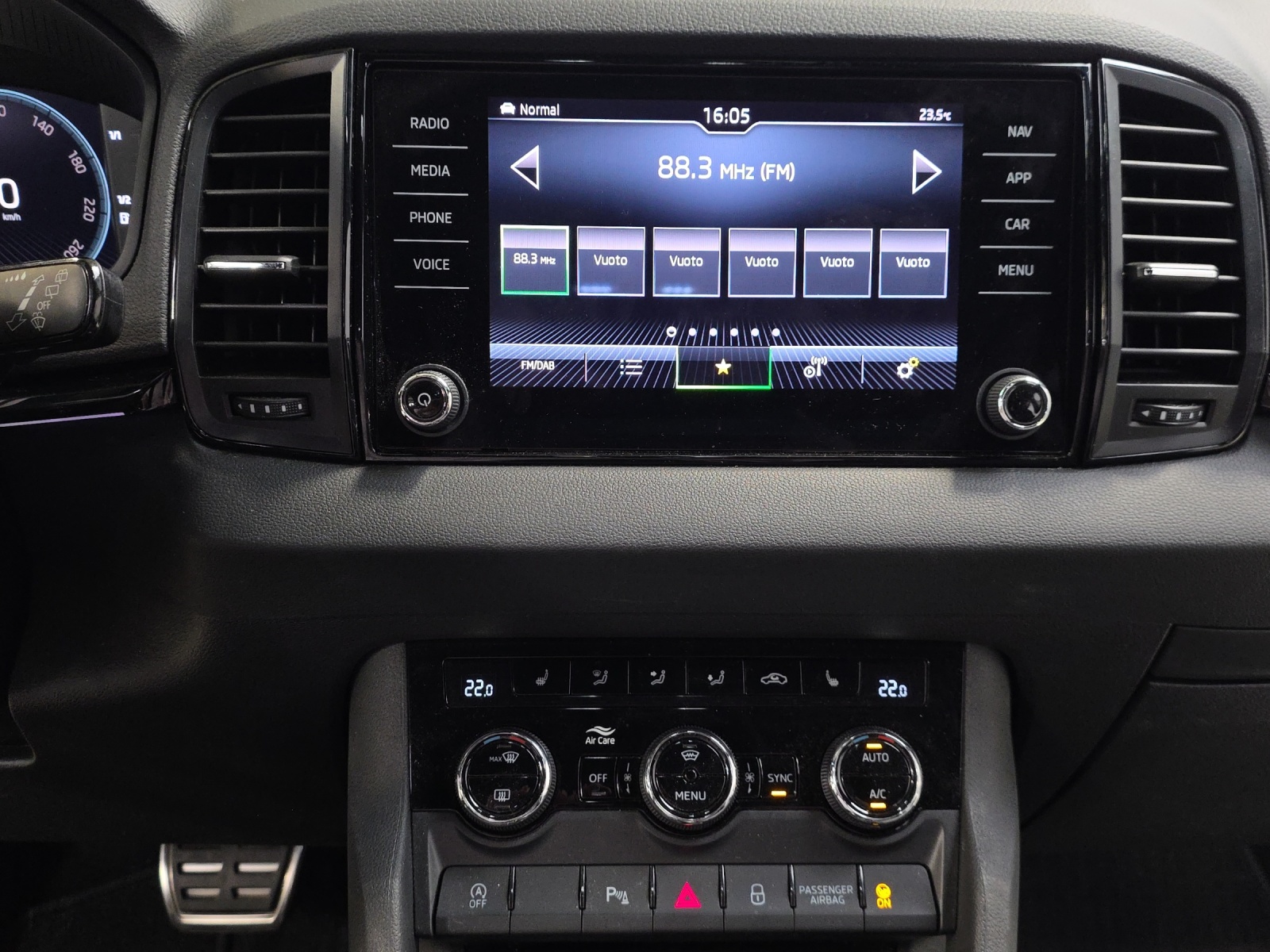 SKODA Karoq 1.5 TSI SportLine DSG-image-10