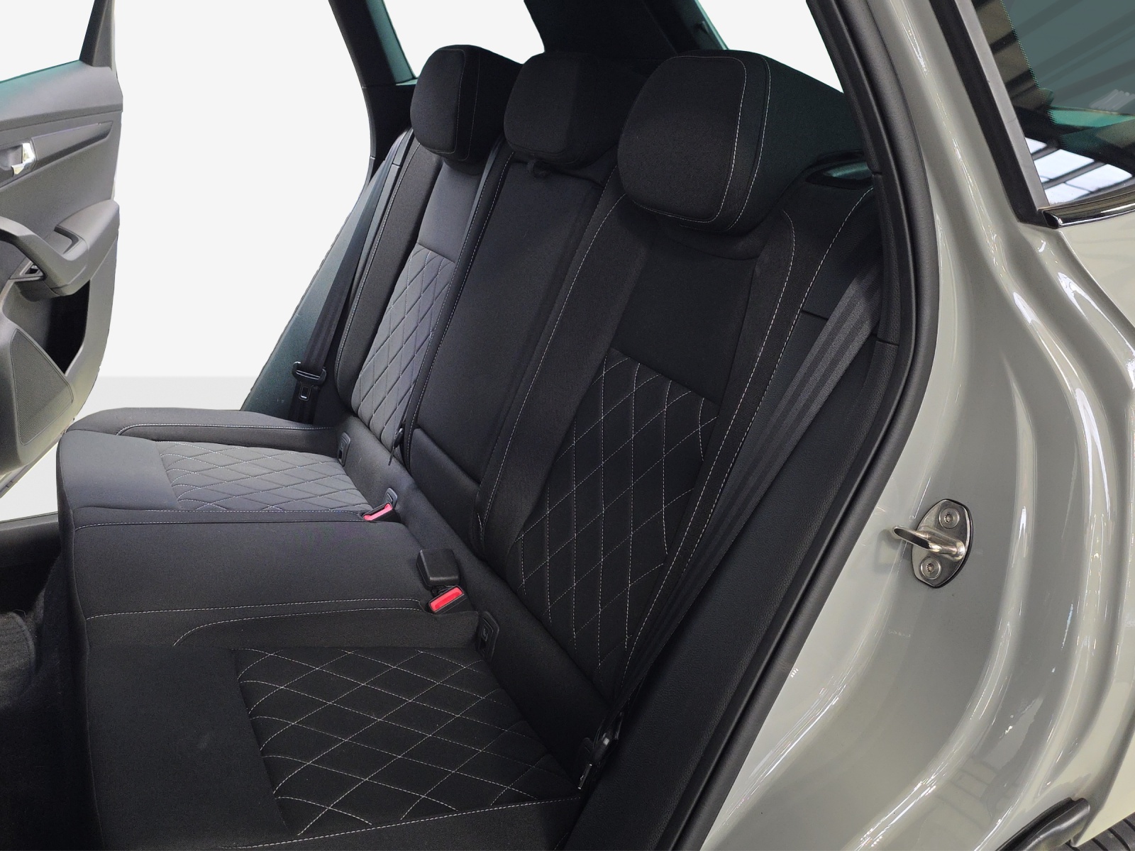 SKODA Karoq 1.5 TSI SportLine DSG-image-11