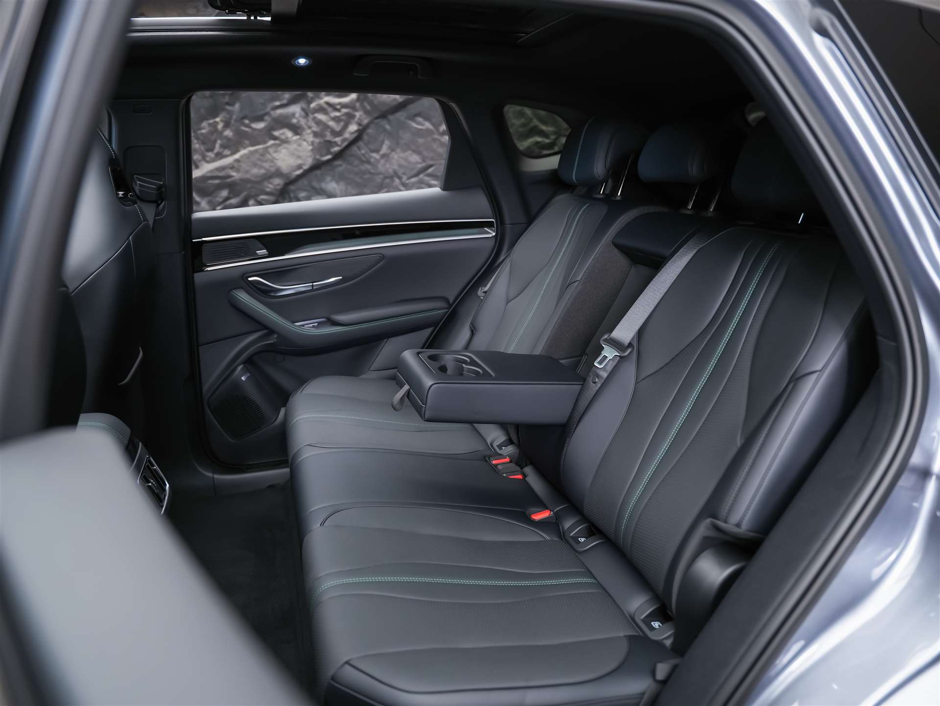 BYD Seal U DM-i Design AWD *SOFORT Verfügbar*Werksgarantie*Lenkradheizung*Sitzbelüftung*360° Kamera*-image-15