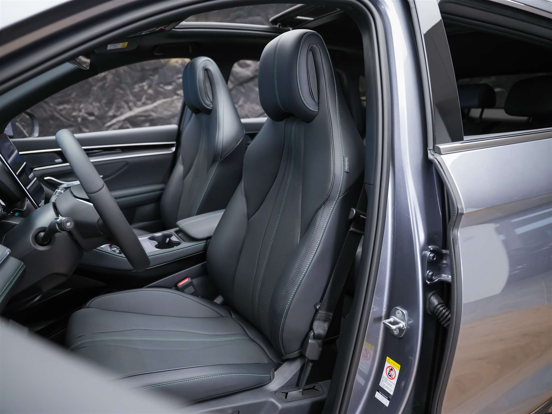 BYD Seal U DM-i Design AWD *SOFORT Verfügbar*Werksgarantie*Lenkradheizung*Sitzbelüftung*360° Kamera*-image-9
