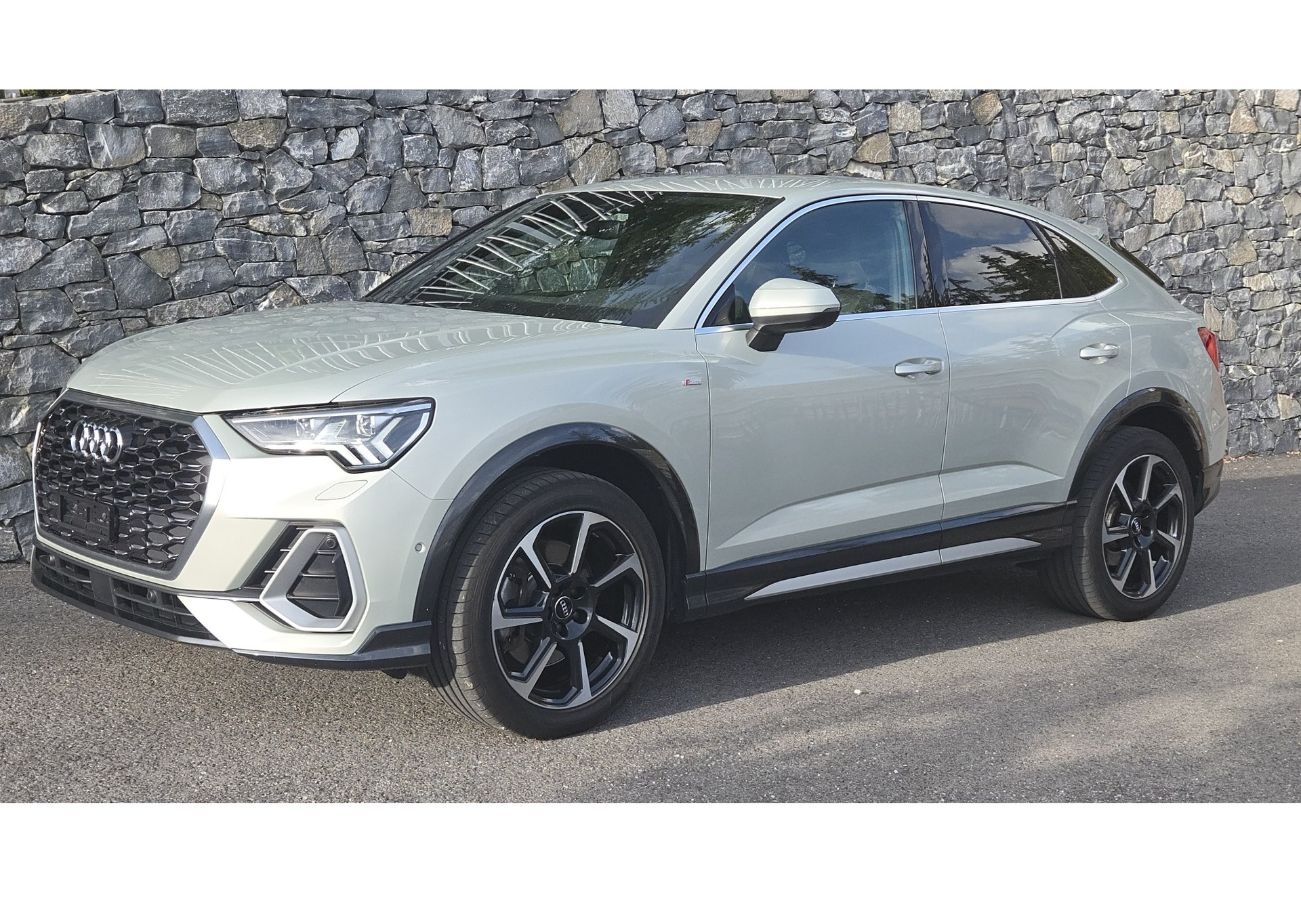 AUDI Q3 Sportback 45 TFSI S line quattro S-Tronic *Options*-image-0