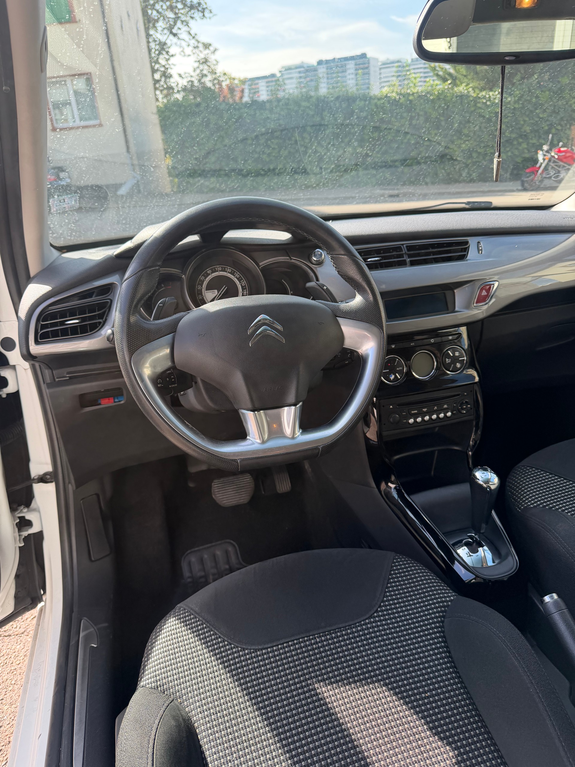 CITROEN C3 1.4i 16V Exclusive EGS5-image-6