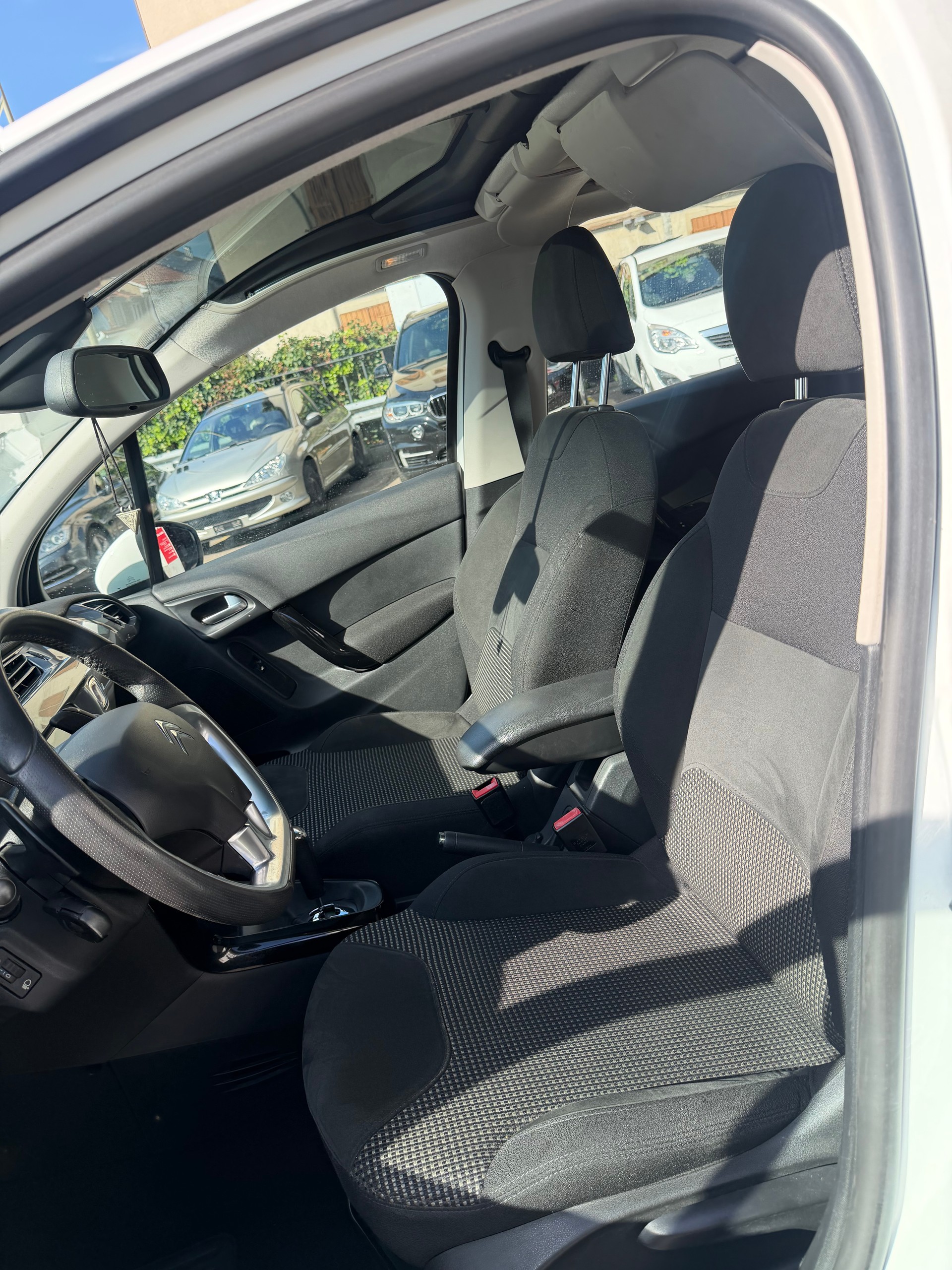 CITROEN C3 1.4i 16V Exclusive EGS5-image-7