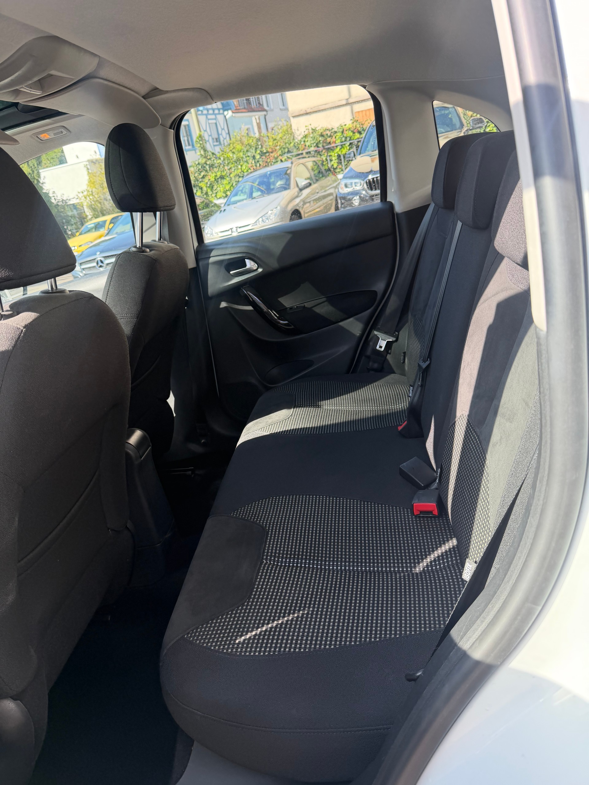 CITROEN C3 1.4i 16V Exclusive EGS5-image-4