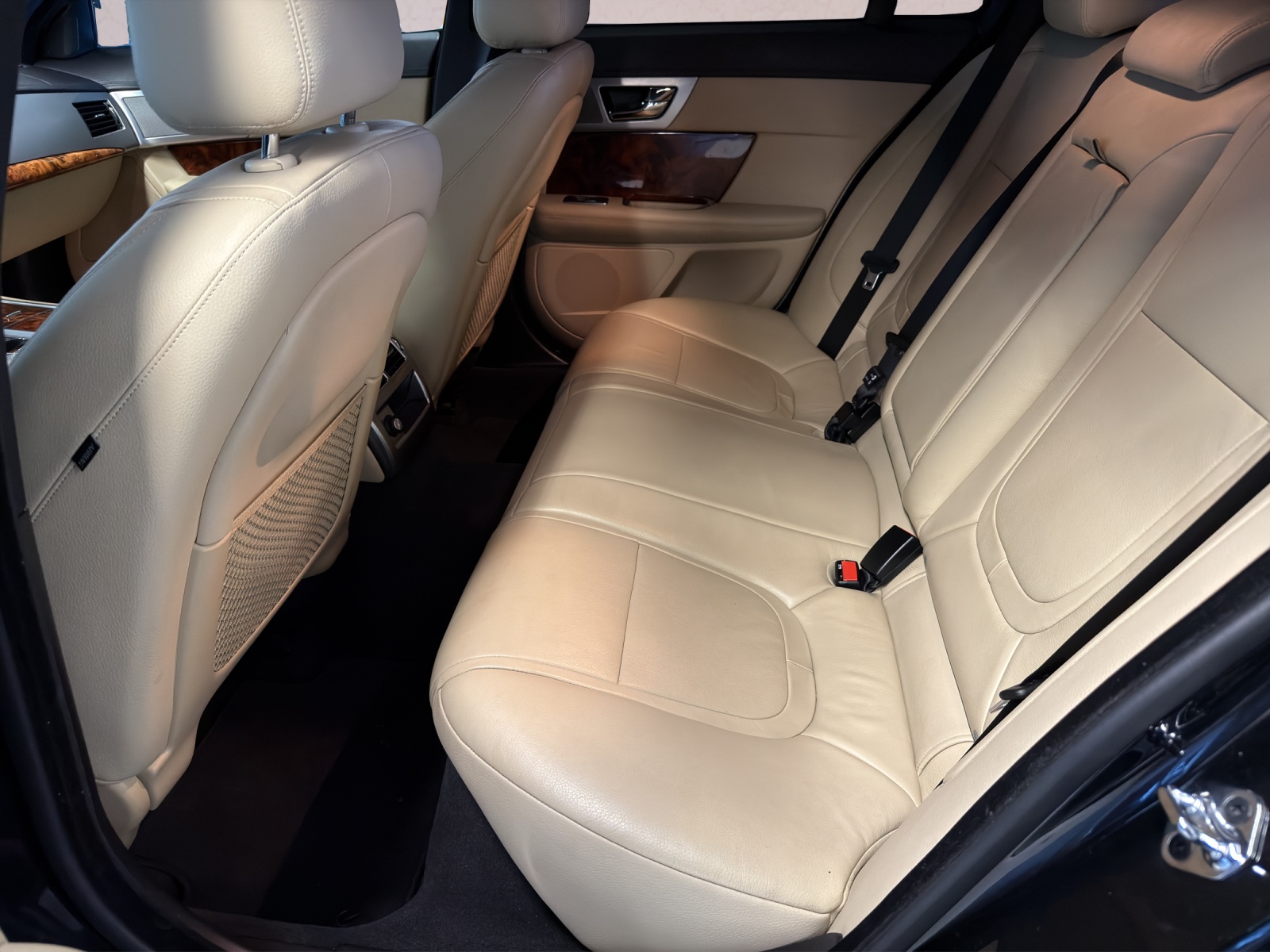 JAGUAR XF 3.0 V6 S/C 4x4-image-13