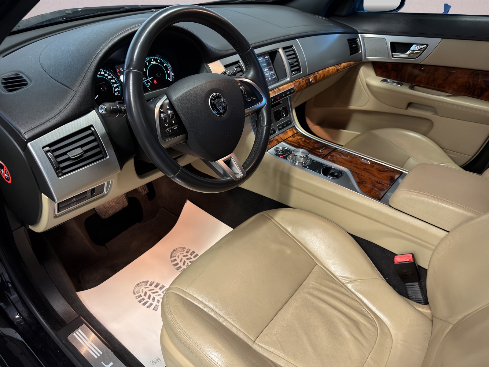 JAGUAR XF 3.0 V6 S/C 4x4-image-7