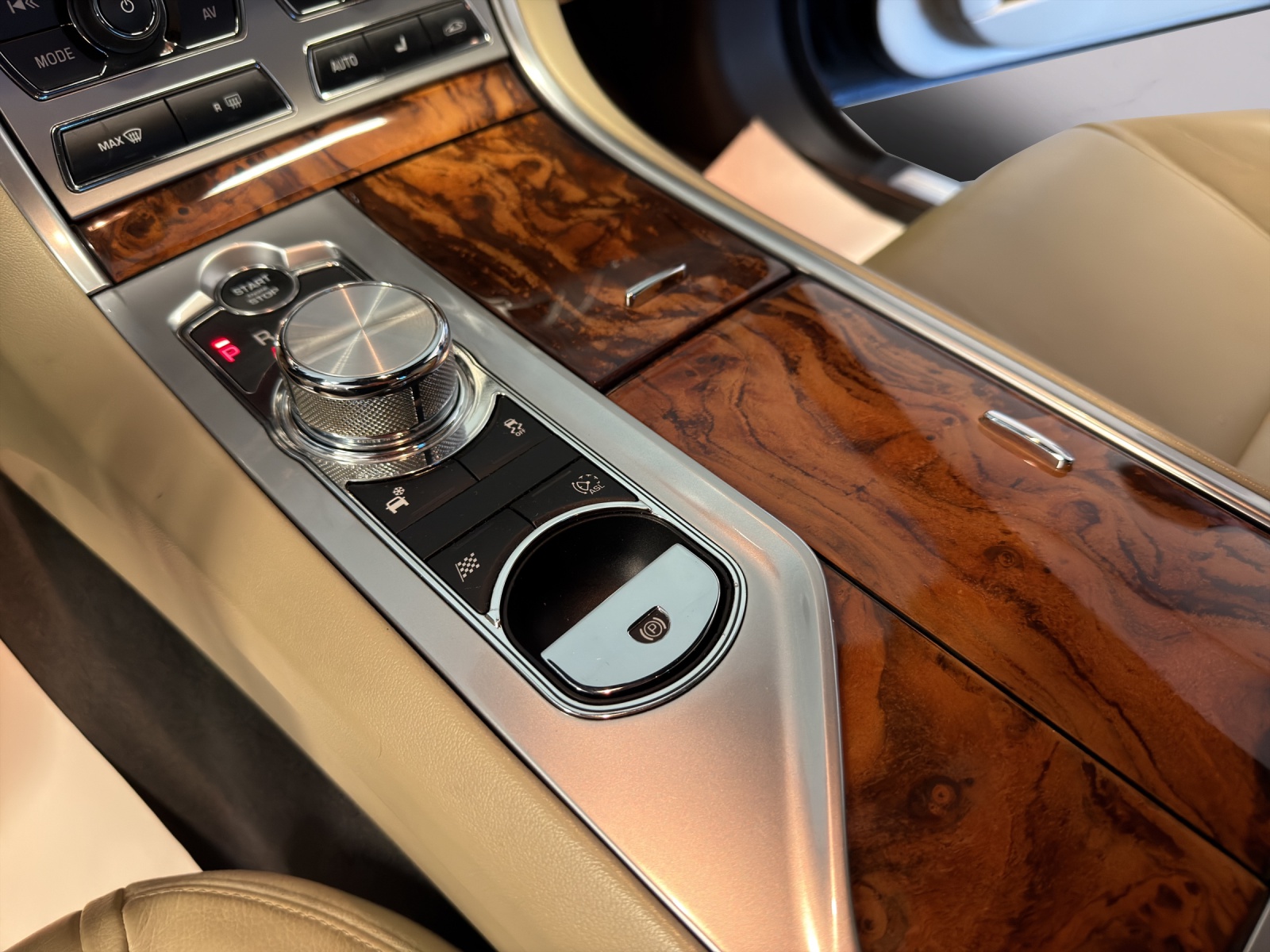 JAGUAR XF 3.0 V6 S/C 4x4-image-10