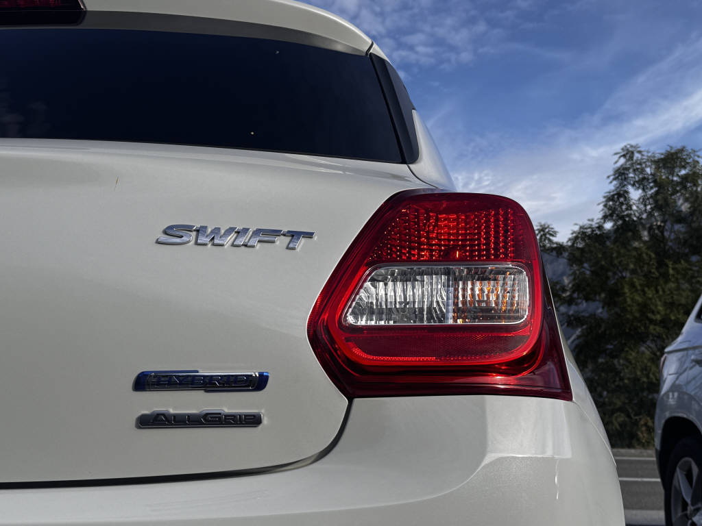 SUZUKI Swift 1.2 Compact Top Hybrid 4x4-image-23