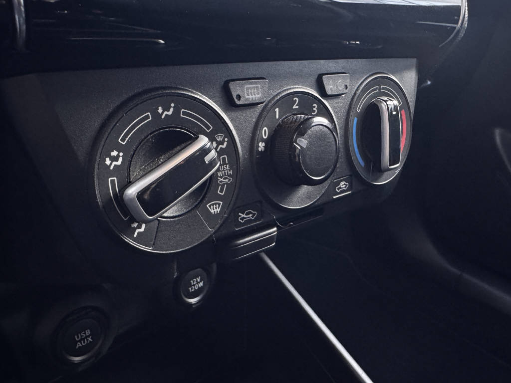 SUZUKI Swift 1.2 Compact Top Hybrid 4x4-image-17
