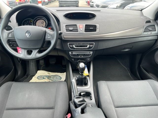 RENAULT Mégane 1.6 16V Dynamique-image-6