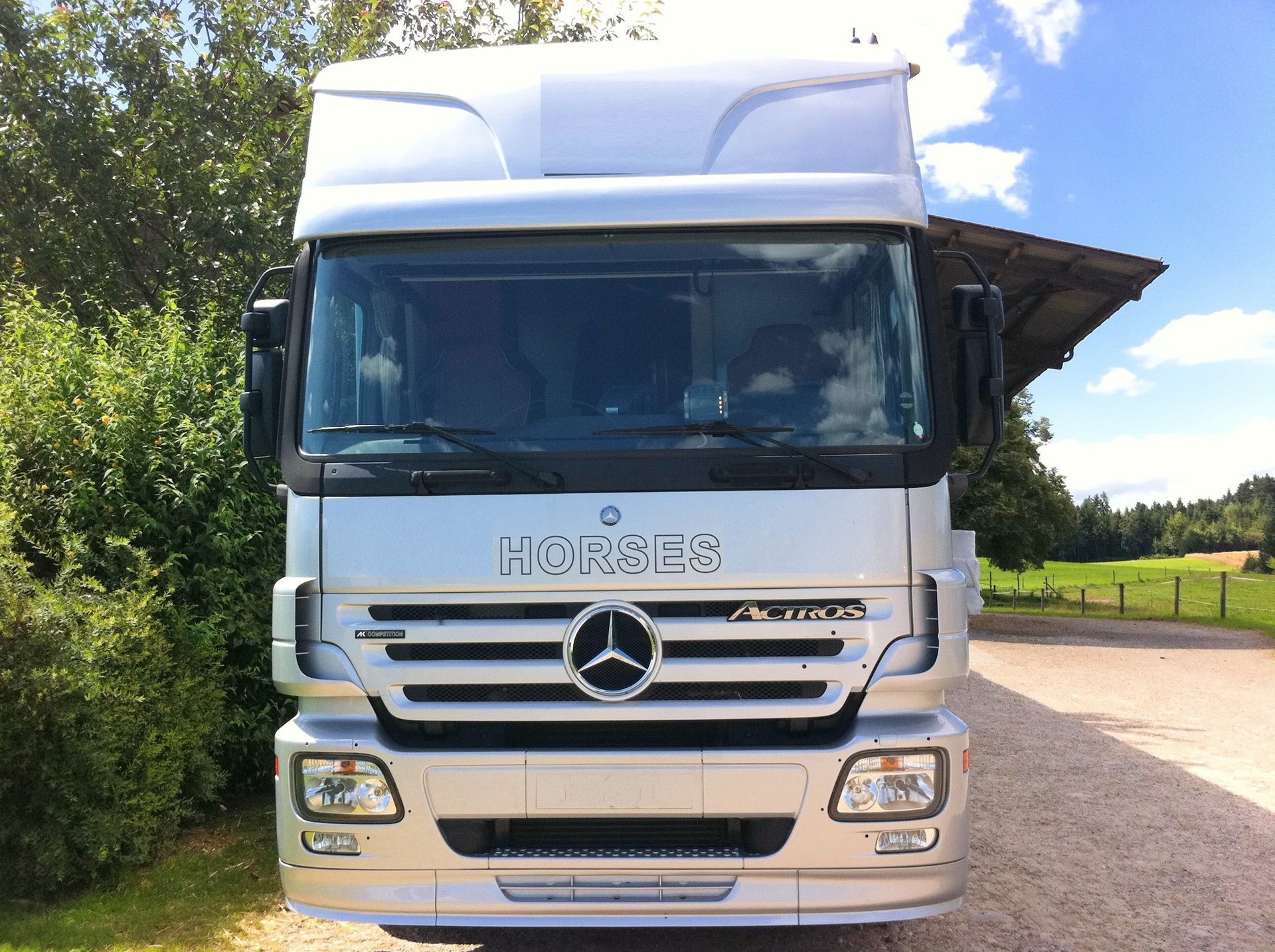 MERCEDES-BENZ ACTROS Aufbau AK-Competition, 7 Pferde, Pop Out / Big Living-image-3