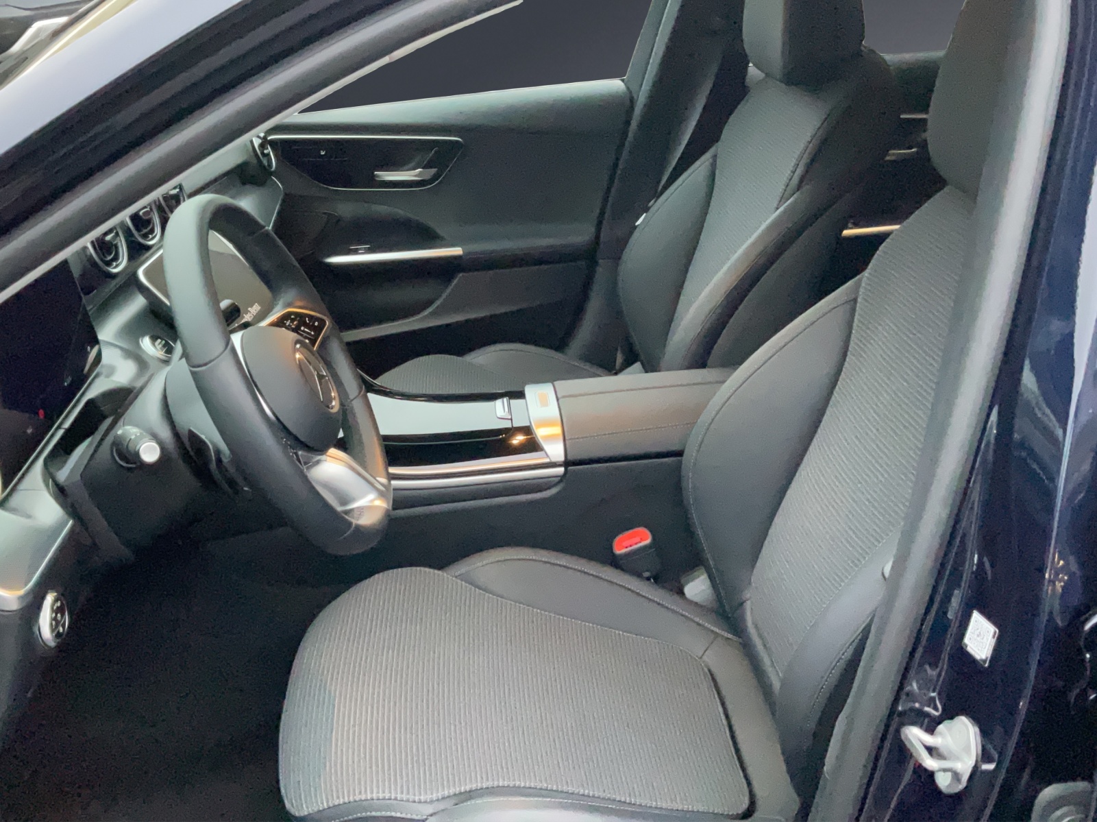 MERCEDES-BENZ C 300e Avantgarde-image-5