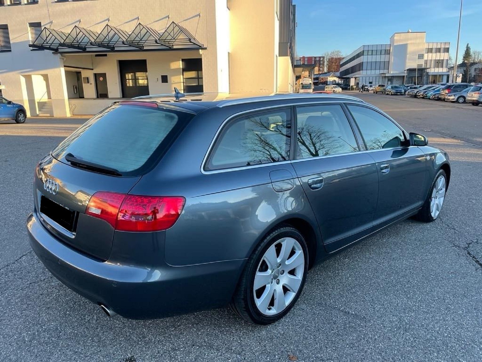 AUDI A6 Avant 4.2 V8 FSI quattro tiptronic-image-2