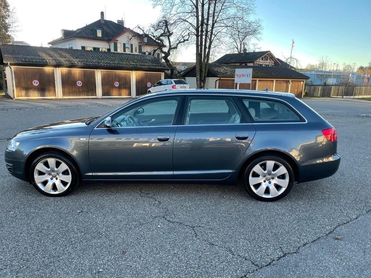 AUDI A6 Avant 4.2 V8 FSI quattro tiptronic-image-5