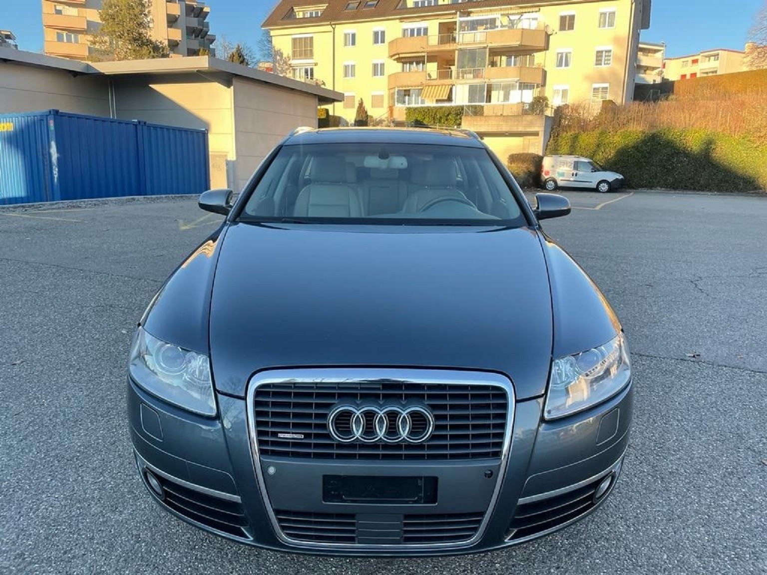 AUDI A6 Avant 4.2 V8 FSI quattro tiptronic-image-4