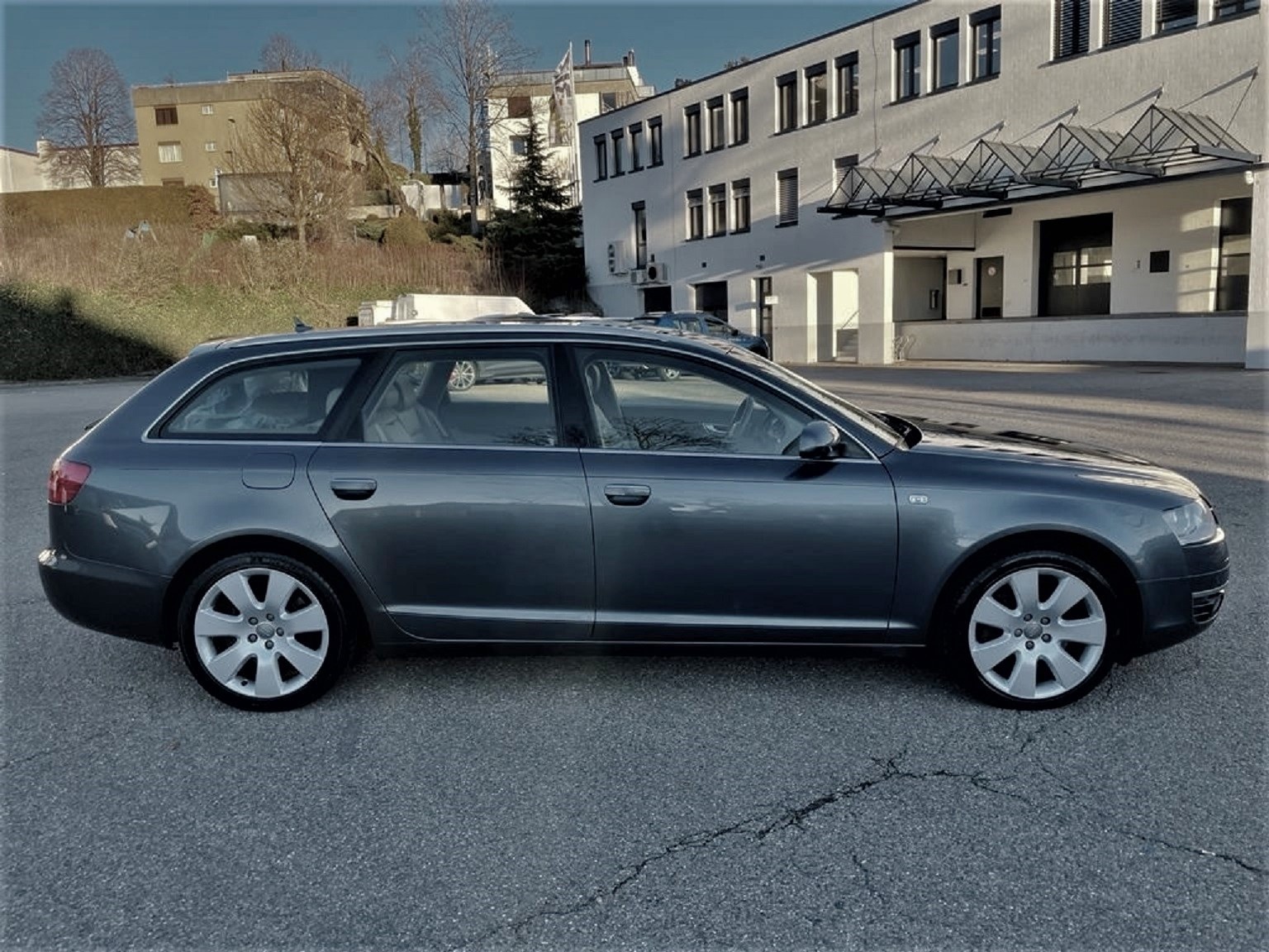 AUDI A6 Avant 4.2 V8 FSI quattro tiptronic-image-3