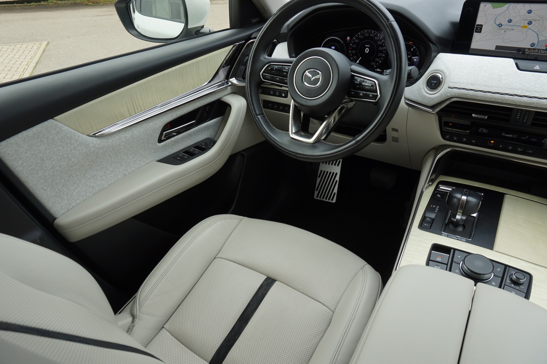 MAZDA CX-60 e-Skyactiv PHEV 327 AWD Takumi-image-11