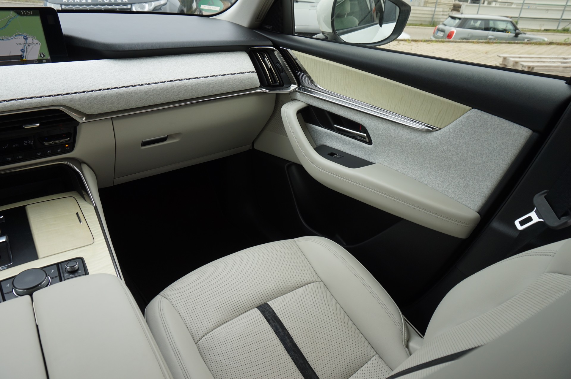 MAZDA CX-60 e-Skyactiv PHEV 327 AWD Takumi-image-12