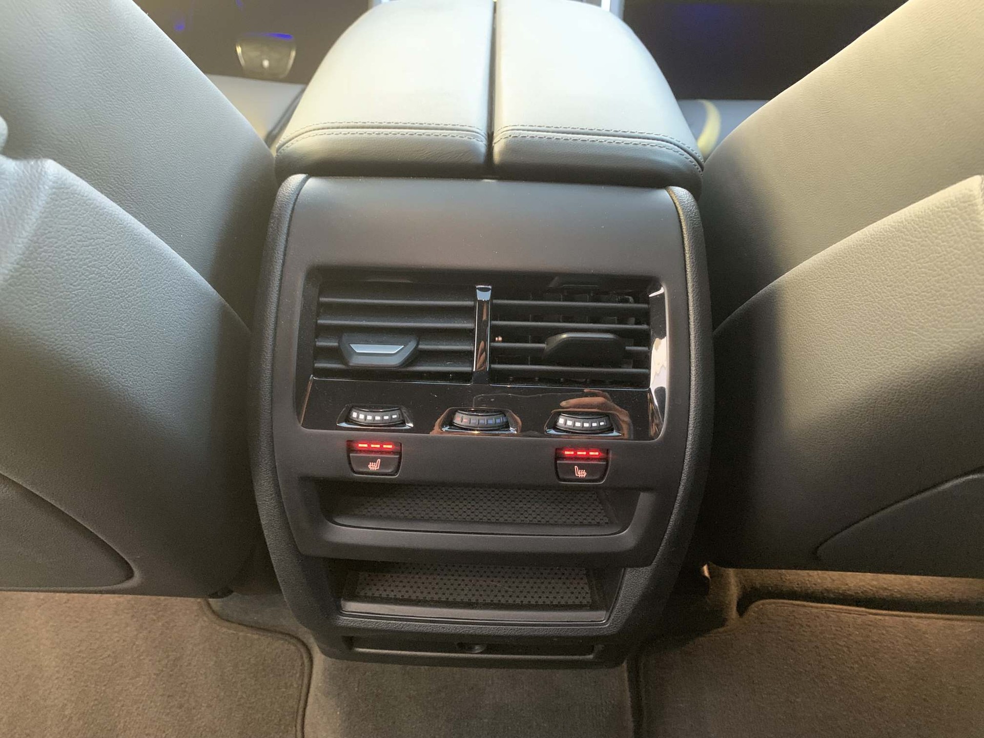 BMW X6 xDrive 40d-image-12