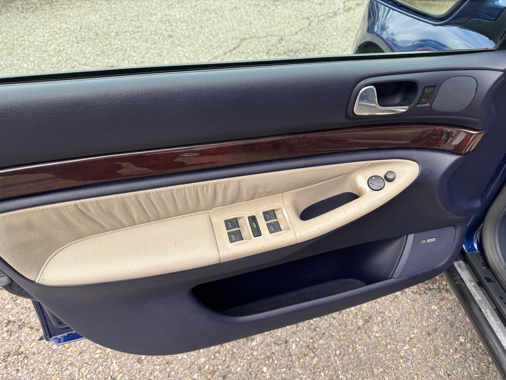 AUDI A4 2.8 quattro Advance-image-5
