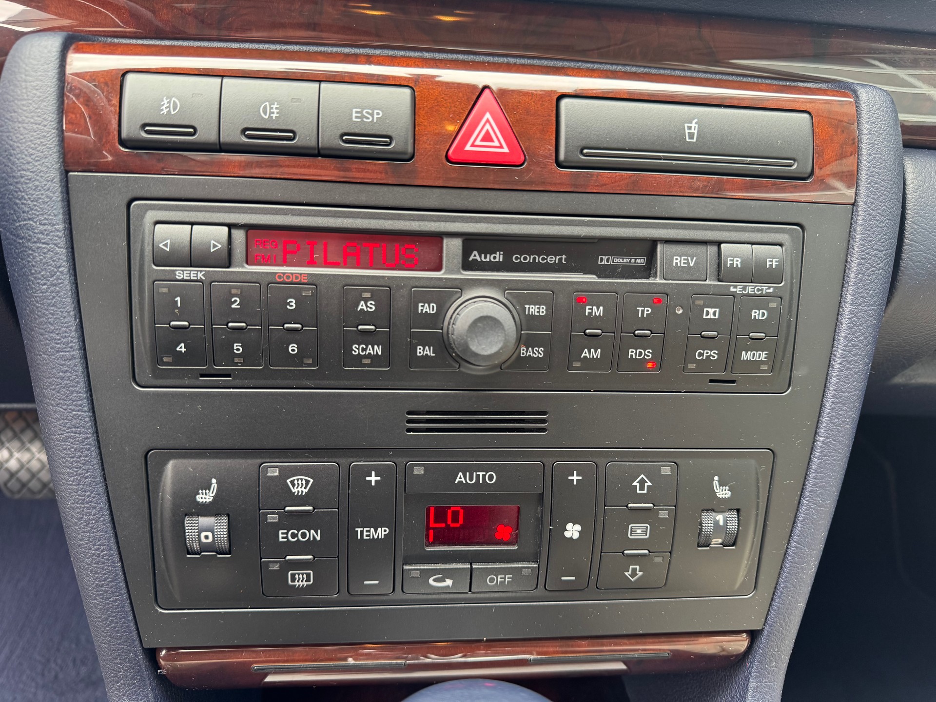 AUDI A4 2.8 quattro Advance-image-8