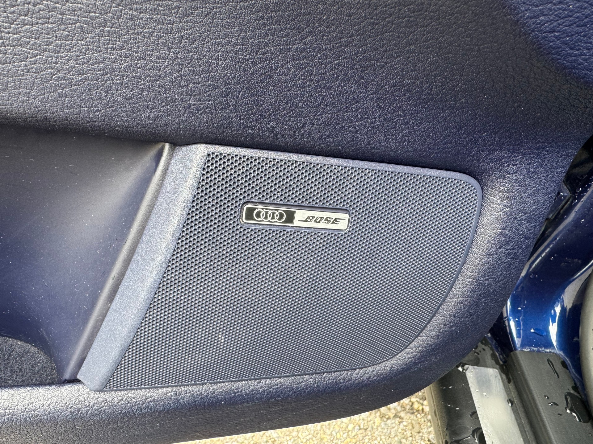 AUDI A4 2.8 quattro Advance-image-9