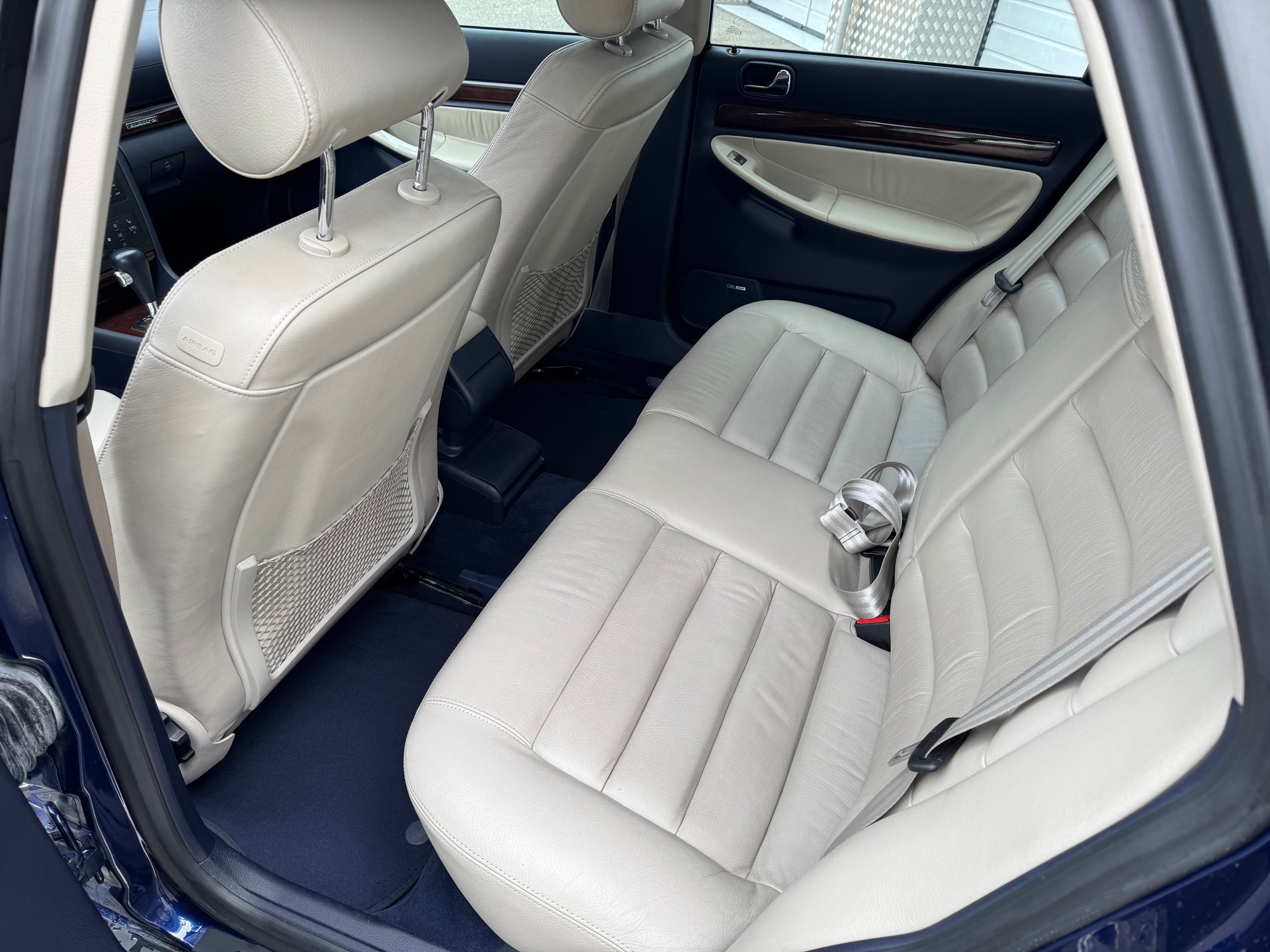 AUDI A4 2.8 quattro Advance-image-6